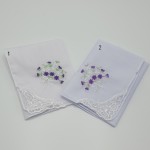 Zakdoek ivoor wit bloem paars