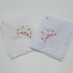 Zakdoek ivoor wit bloem roze