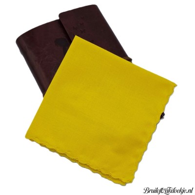 Dameszakdoek geel maanrand Dameszakdoek geel maanrand